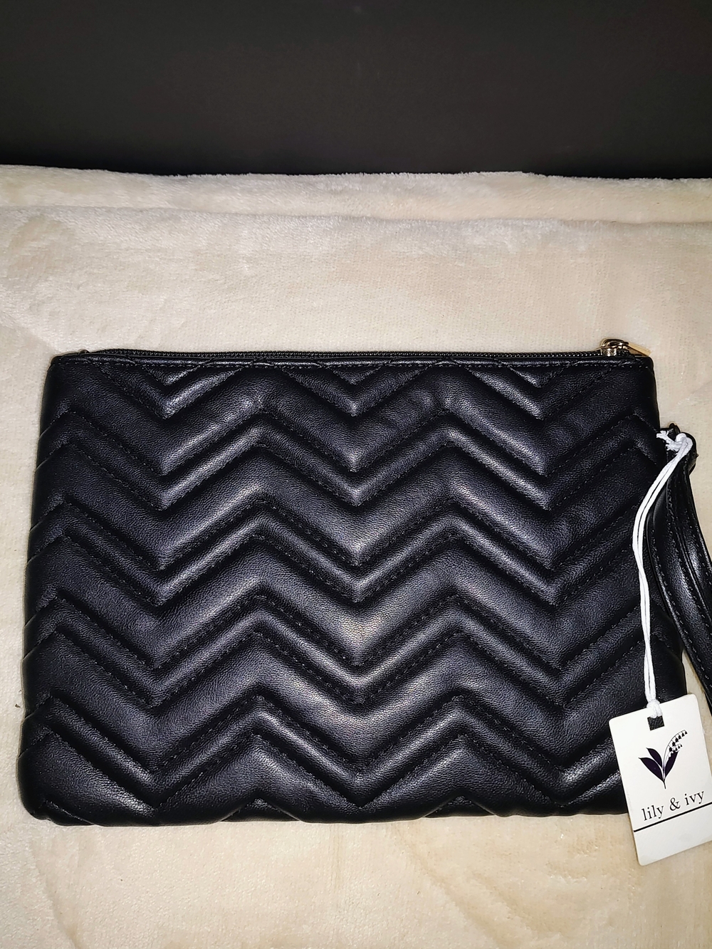 Lily & Ivy Black Quilted Chevron Wristlet Clutch